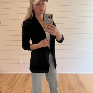 Aritzia Babaton Blazer 🖤